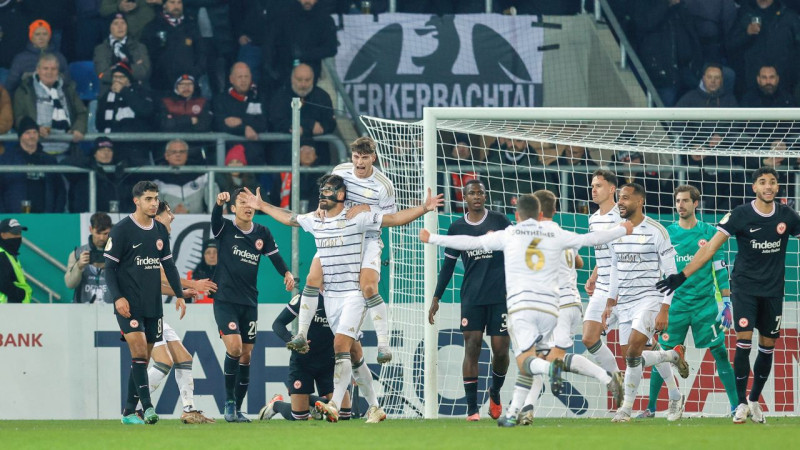 3. līgas komanda Vācijas kausā turpina sist Bundeslīgas milžus, Štutgarte apspēlē Dortmundi