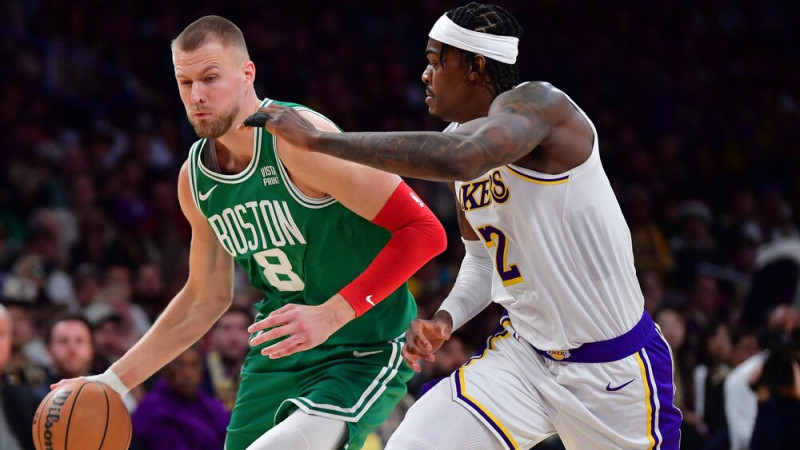 Porziņģis pretiniekus apdāvina ar 28+11, ''Celtics'' Ziemassvētku uzvara pār ''Lakers''