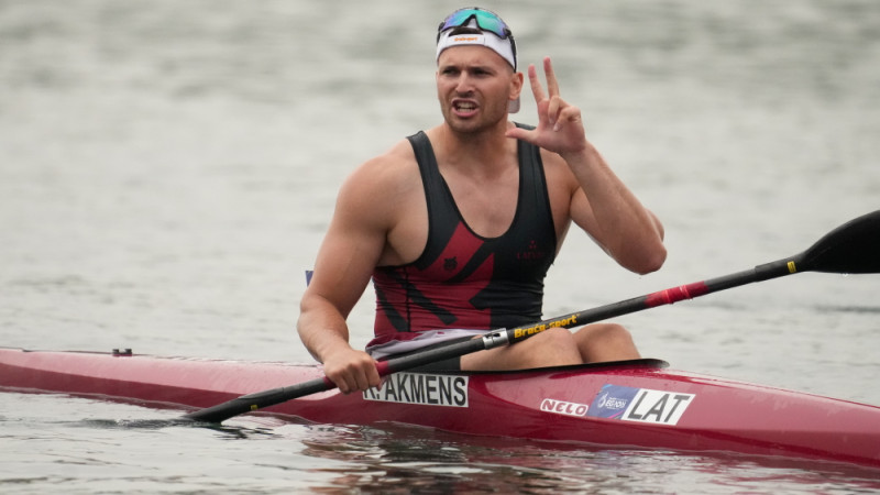 Smaiļotājs Akmens paliek pēdējais pasaules čempionāta A finālā