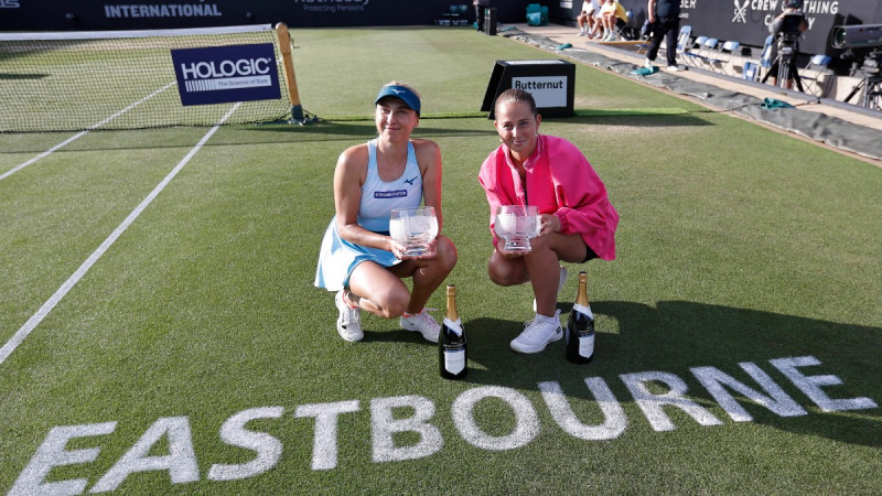 Ostapenko/Kičenoka uzvar taibreikos un izcīna Īstbornas "WTA 500" titulu