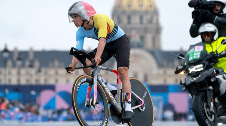 Evenepūls "Tour de France" trešajai vietai pievieno olimpisko zeltu