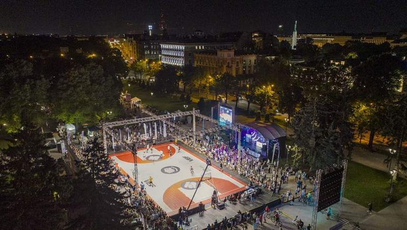 ''Krastu mačā'' basketbola laukumā sacentīsies politiķi, aktieri, aktrises un mūziķi