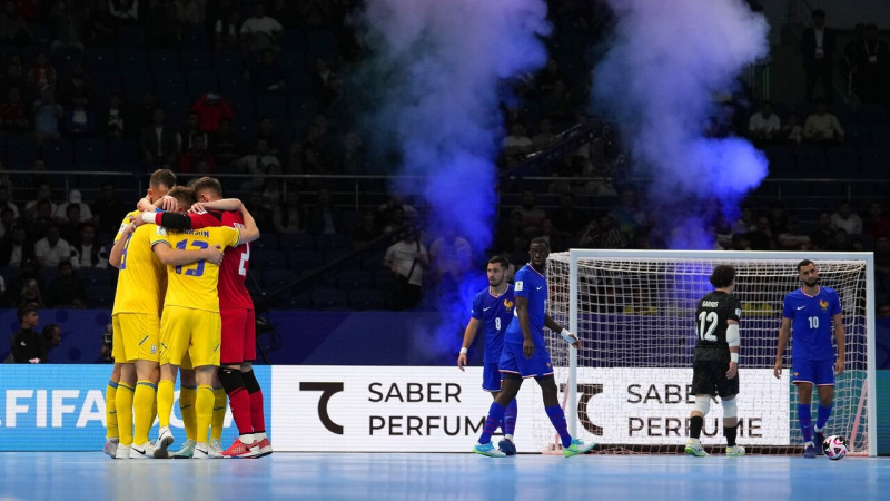 Cīņā par pirmajām medaļām Pasaules kausā Ukrainas telpu futbolisti izskolo Franciju