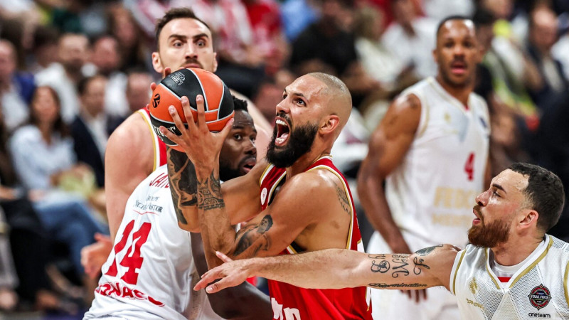 Grieķu treneru duelī "Monaco" nosmacē "Olympiacos" uzbrukumu un pirmoreiz tiek Eirolīgas finālā