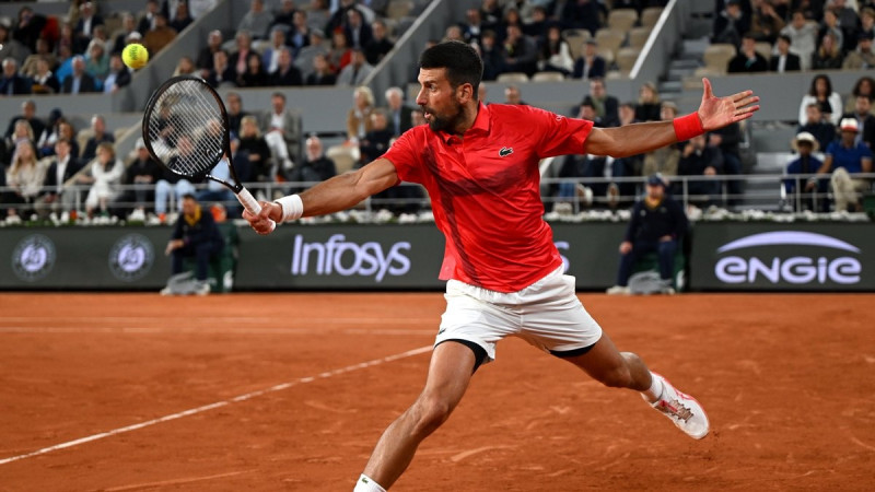 Džokovičs apspēlē Zverevu un 13. reizi tiek "French Open" pusfinālā