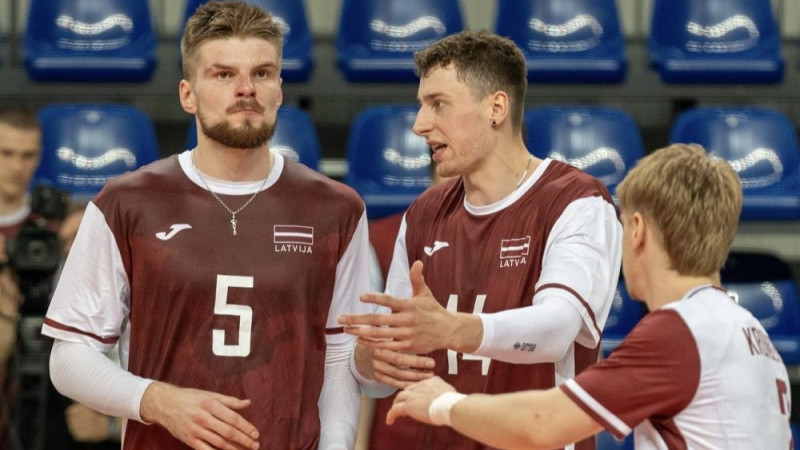 Latvijas volejbolisti kļūdām bagātā mačā atzīst grieķu pārākumu