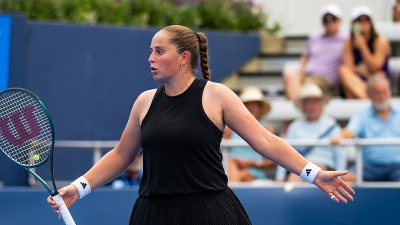 Ostapenko sāk vareni, taču nesasniedz Sinsinati 1/8 finālu