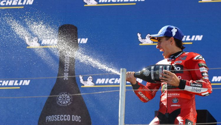 MotoGP līderim Markam Markesam jau septītā uzvara pēc kārtas