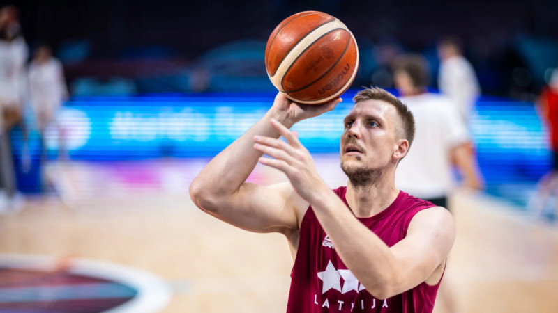 Mejeris sezonu Polijā sāk ar 34 minūtēm un ievērojamu double-double