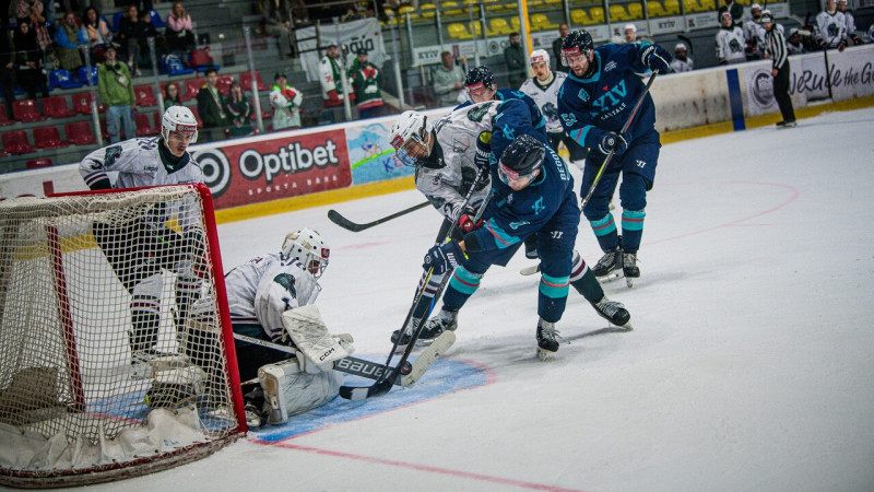 Latvijas hokejistiem septiņas no desmit ripām Lietuvas un Ukrainas klubu duelī