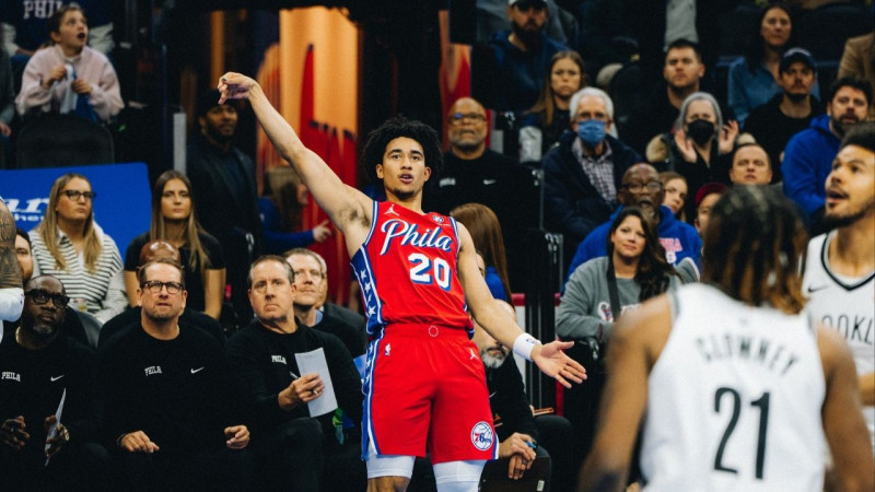 ''76ers'' traumu krīze turpinās: Makkeins piedzīvo kārtējo savainojumu