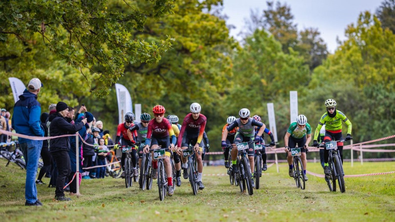 Ar Kaļverša un Ermanes-Marčenko uzvarām Valmierā startējis Latvijas kauss CX