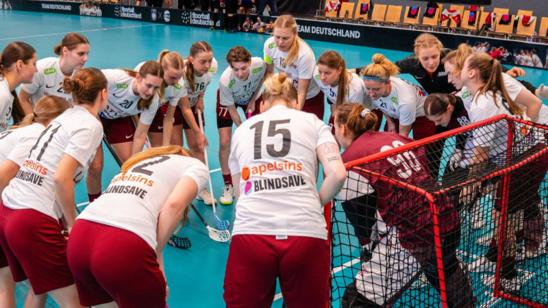 Mūsu florbolistes piekāpjas Slovākijas izlasei