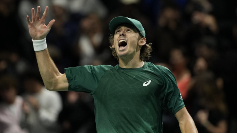 De Minors pārspēj Fricu un cer uz ATP sezonas noslēguma pusfinālu