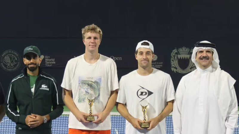 Ozoliņš triumfē Bahreinā, nopelnot ceturto ITF dubultspēļu titulu