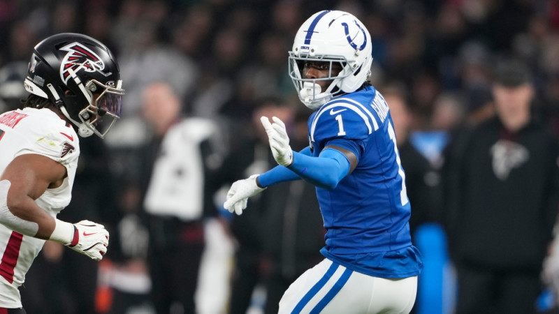 Berlīnes Olimpiskajā stadionā "Colts" pagarinājumā piezemē piekūnus