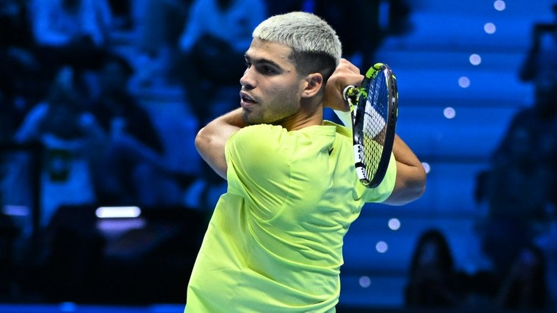 ATP finālturnīrā Alkarass atspēlējas un pieveic arī Fricu