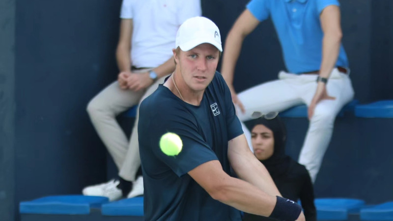 Ozoliņš sasniedz Bahreinas dubultspēļu finālu