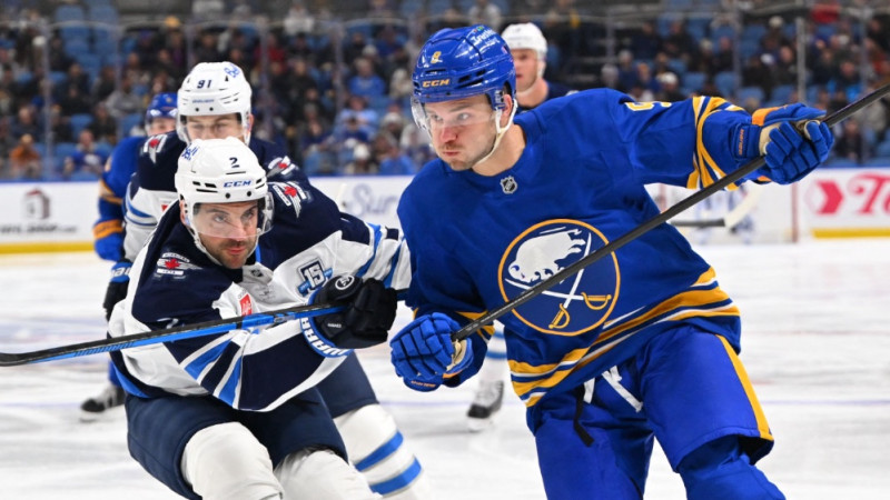 Bufalo uzvara atmet Balinska pārstāvēto NHL čempioni uz priekšpēdējo vietu