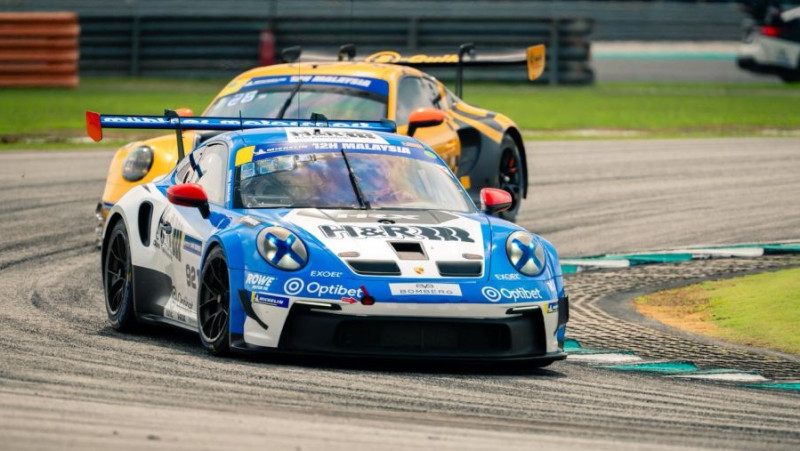 Zviedrim ar komandu lielisks ātrums Malaizijas 12 stundu sacīkstēs, cīņā par uzvaru pieviļ pusass