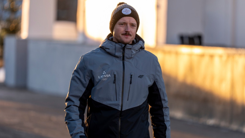 Latvijas skeletonisti protestē pret okupantu dalību un saņem draudus ar policiju