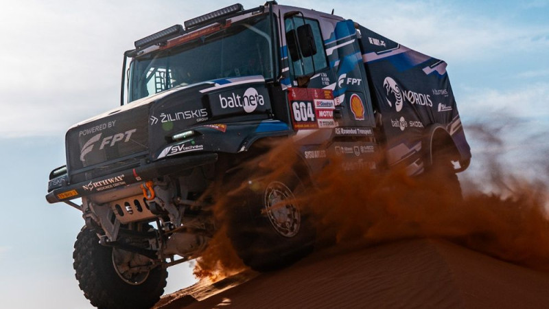 Žala Dakaras smago auto klasē jau otrais: "Varējām arī nefinišēt"