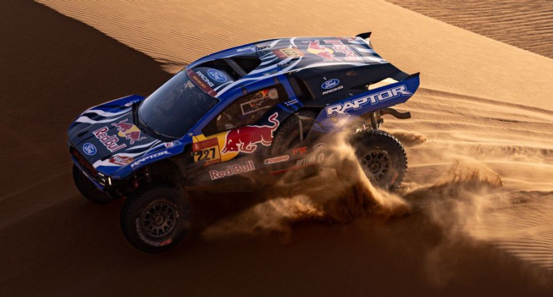 Notikumiem bagātajā posmā par Dakaras rallija līderi kļūst vecmeistars Nani Roma