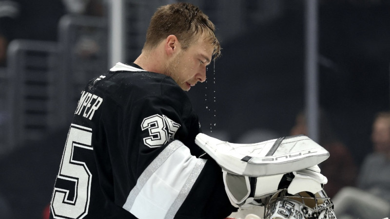 Traumu guvis Kanādas izlases vārtsargs Kempers