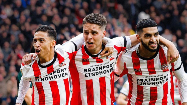 PSV jau spēles sākumā satriec tuvāko konkurenti "Feyenoord", pārsvars tuvojas 20 punktiem