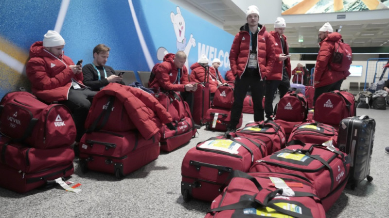 Apmaldījies ekipējums… Latvijas izlases pirmais treniņš Milānā aizkavējas