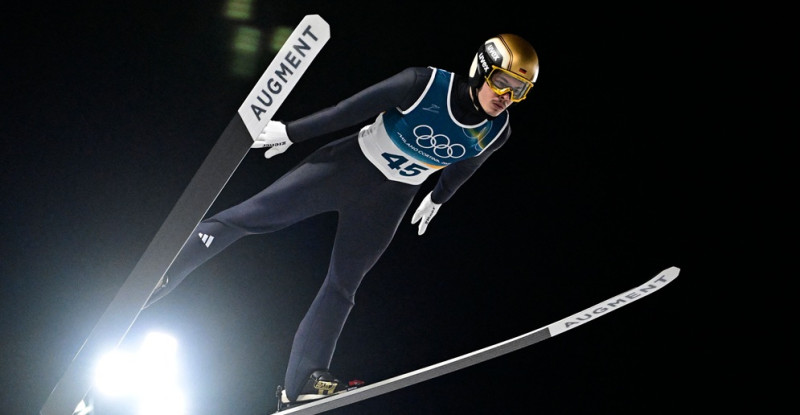 Vācijas tramplīnlēcējs Raimunds karjeras pirmo uzvaru izcīna olimpiskajās spēlēs