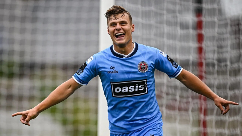 Vientiess palīdz nosargāt cietoksni, Markuss Strods piespēlē uzvaras vārtos Īrijā