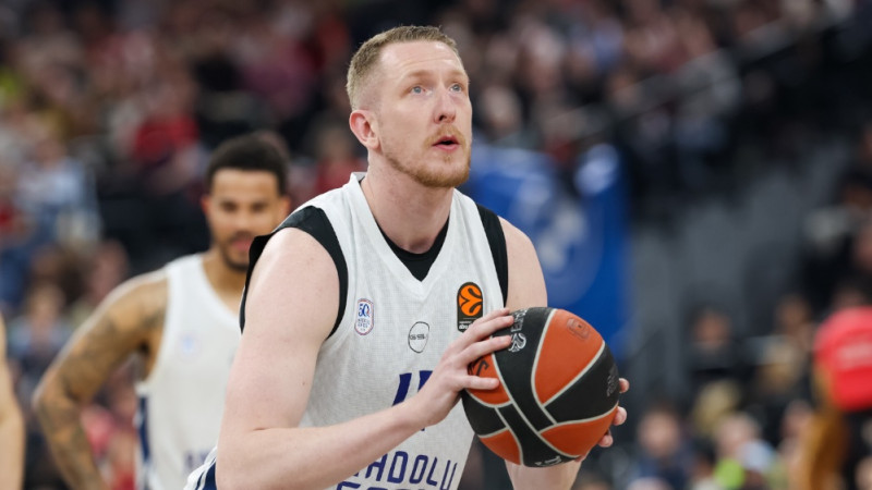 Šmita ''Anadolu Efes'' otrajā puslaikā atspēlējas un pagarinājumā uzveic ''Partizan''