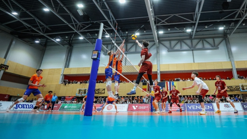 Beļģijas un Nīderlandes volejbolisti Latvijā iekļūst Eiropas U-18 čempionāta finālturnīrā