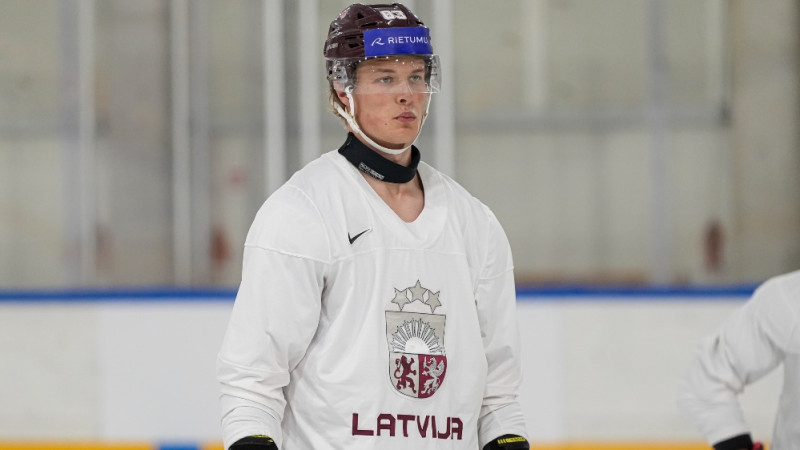 Veinbergs: "Došanās uz NCAA ir labākais lēmums, ko hokejists var pieņemt"