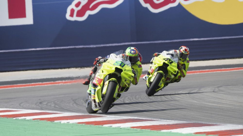 Misija izpildīta, Valentīno Rosi apsver "MotoGP" komandas pārdošanu