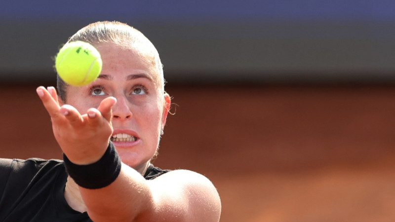 Ostapenko apspēlē sestās raketes aizstājēju, tiekot tālāk Romā