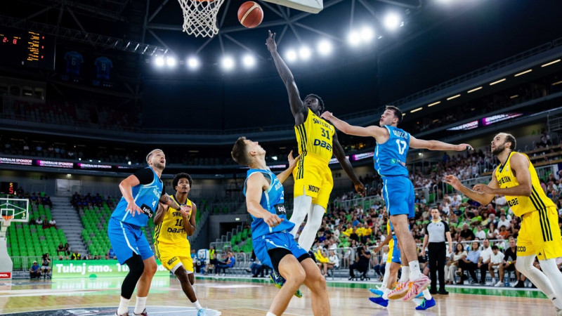 Zviedru uzvara Ļubļanā izslēdz čehus, igauņi – pirmie; Jokičam triple-double