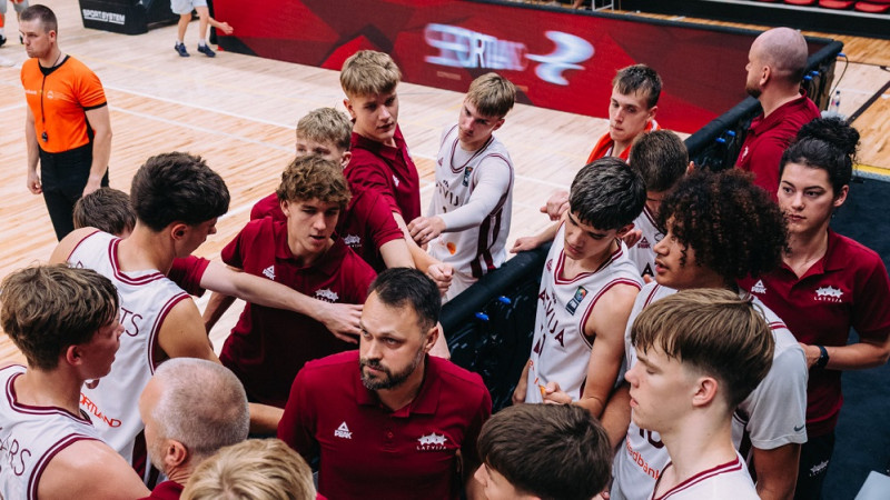 Beruē 24 punkti, Latvijas U16 puiši pārliecinoši uzvar Lietuvu
