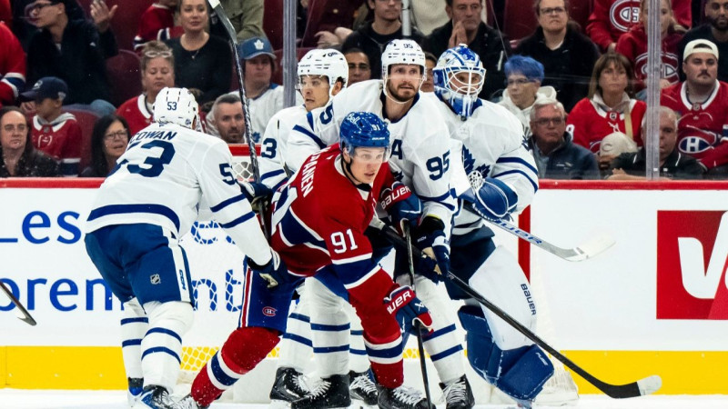 Bļugers pirmajā spēlē "Maple Leafs" kreklā izvicina dūres