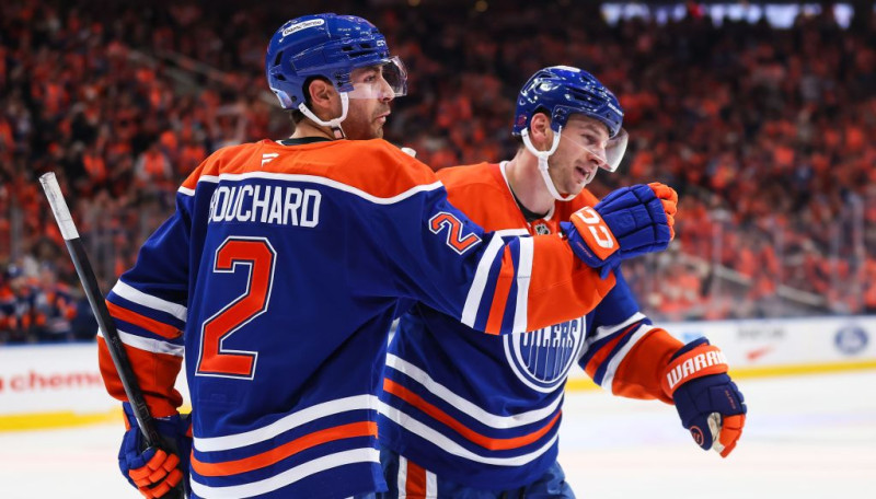Aikels sasniedz 700 punktu robežu, Bušāra "hat-trick" neglābj "Oilers"