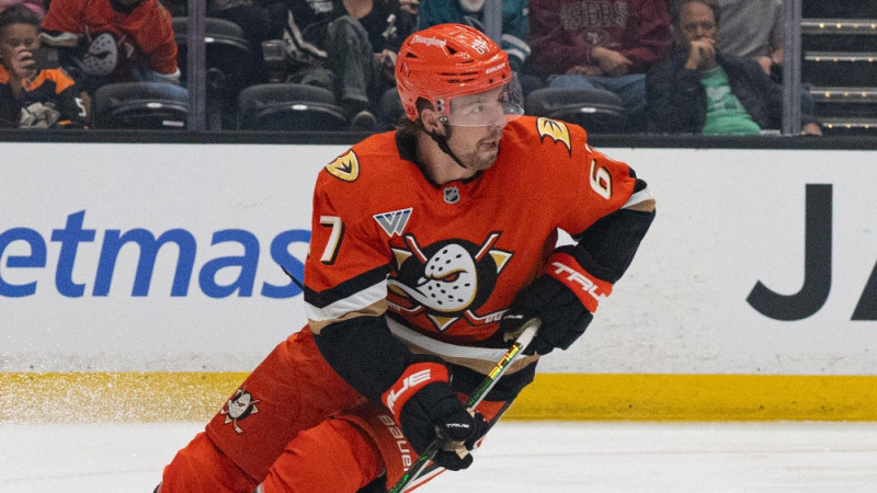 NHL tikai 14 spēles aizvadījis aizsargs paraksta 43 miljonu līgumu