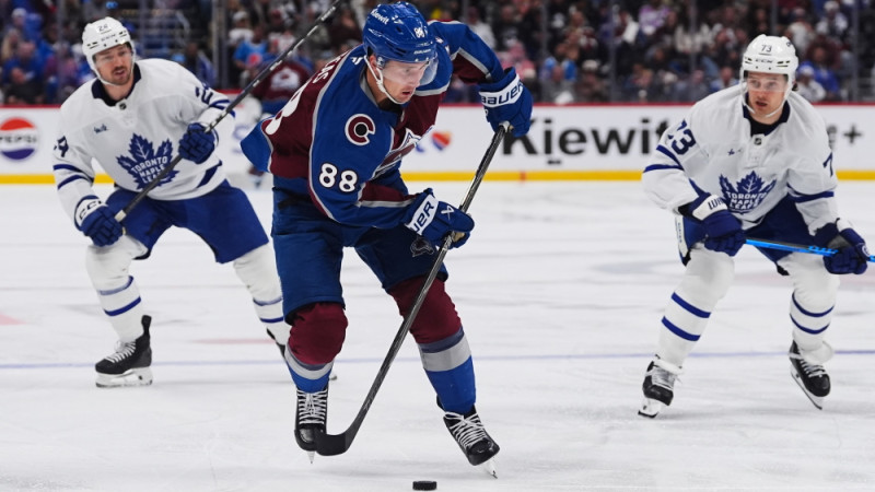 Bļugera "Maple Leafs" uzvar Denverā, Floridas vienībām mainīgas sekmes